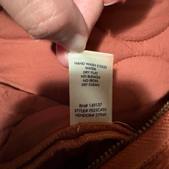 BKE Women's Rust Quilted Sleeveless Vest - Picture 9 of 10